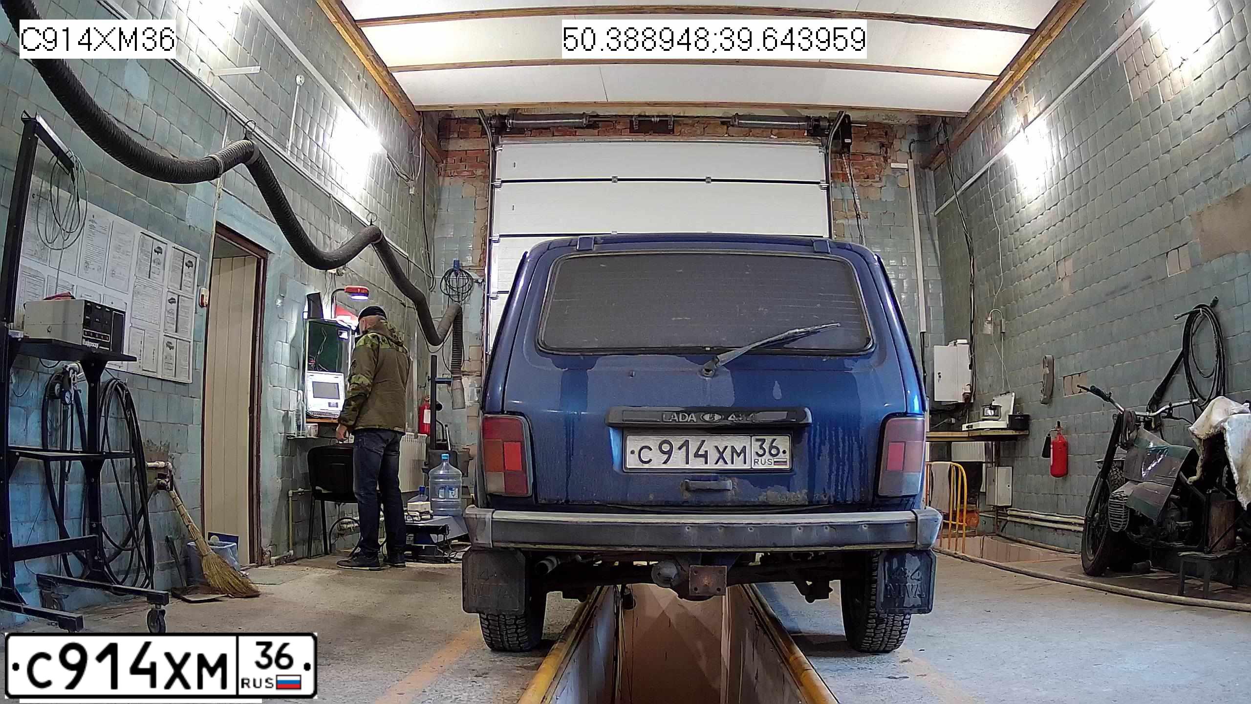 Фото автомобиля LADA 2131 NIVA, 2006 — госномер В386ОО77. Цвет: СИНИЙ