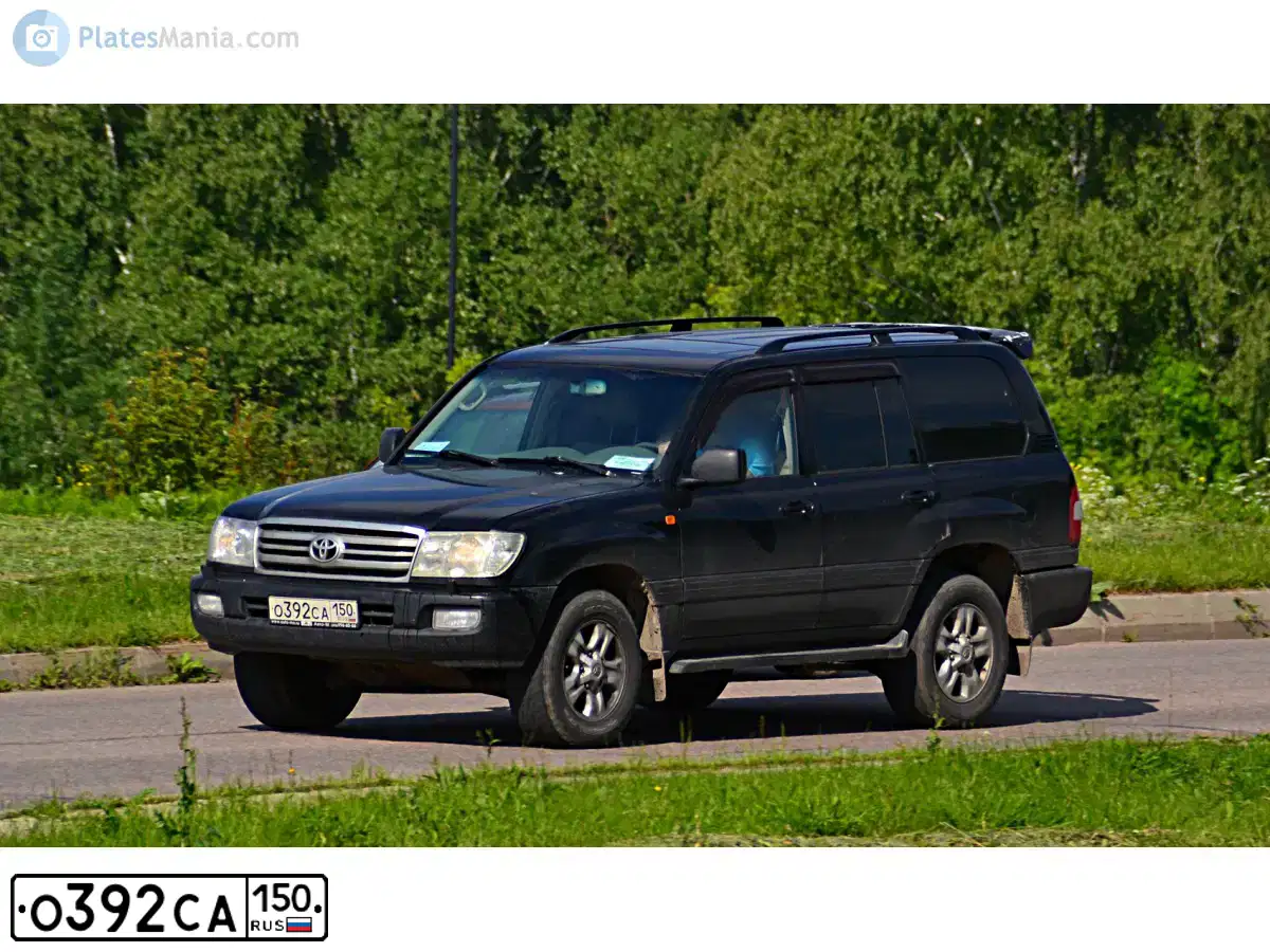 Фото автомобиля TOYOTA LANDCRUISER, 2006 — госномер В582РС790. Цвет: ЧЕРНЫЙ