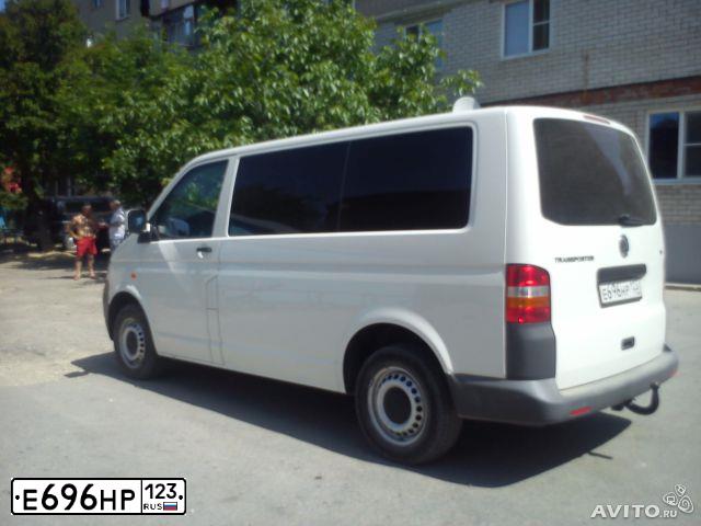 Фото автомобиля VOLKSWAGEN CARAVELLE, 2015 — госномер А273ОХ193. Цвет: МНОГОЦВЕТНЫЙ