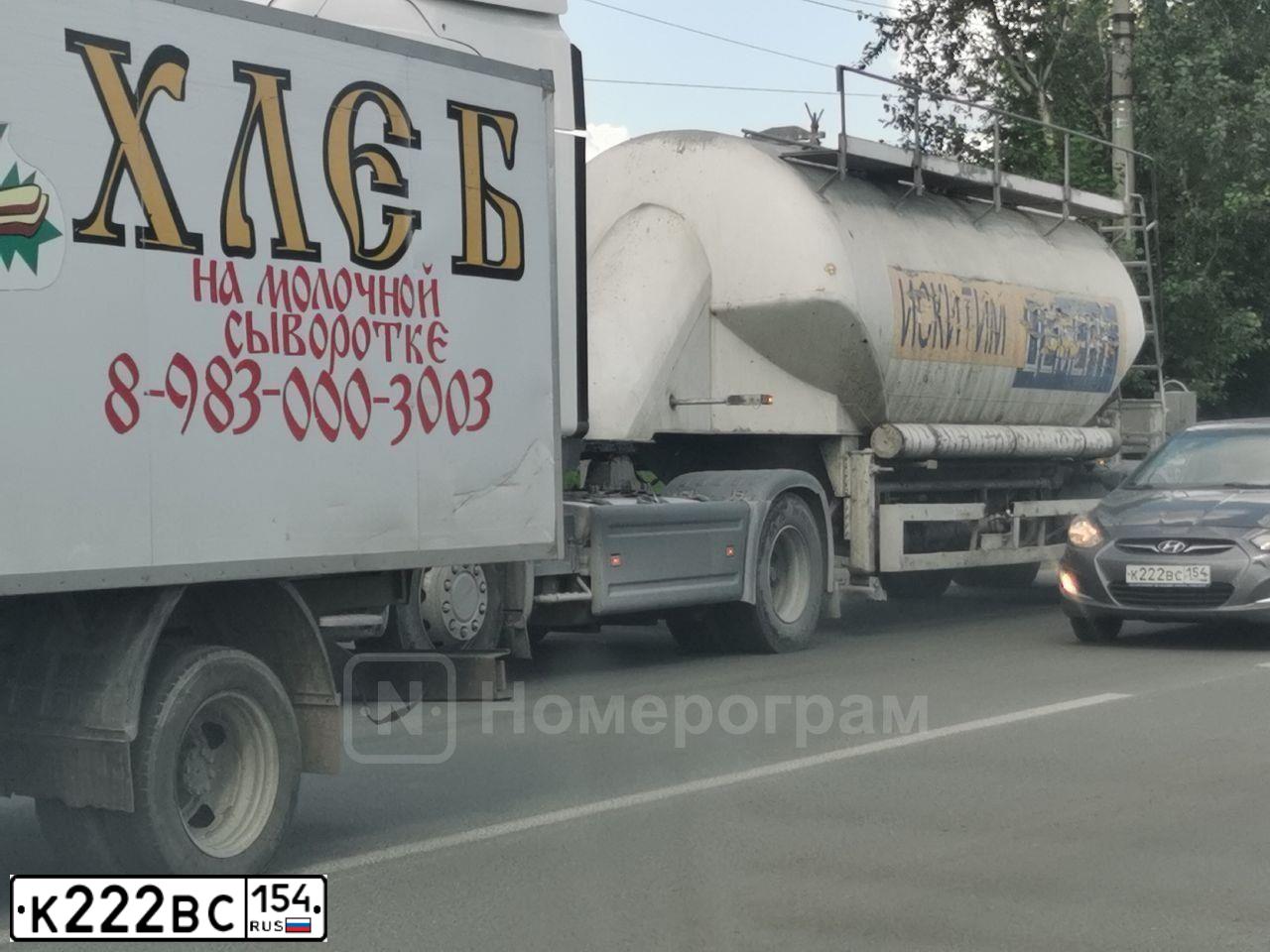 Фото автомобиля HYUNDAI SOLARIS, 2014 — госномер М136КВ154. Цвет: ЧЕРНО-СЕРЫЙ