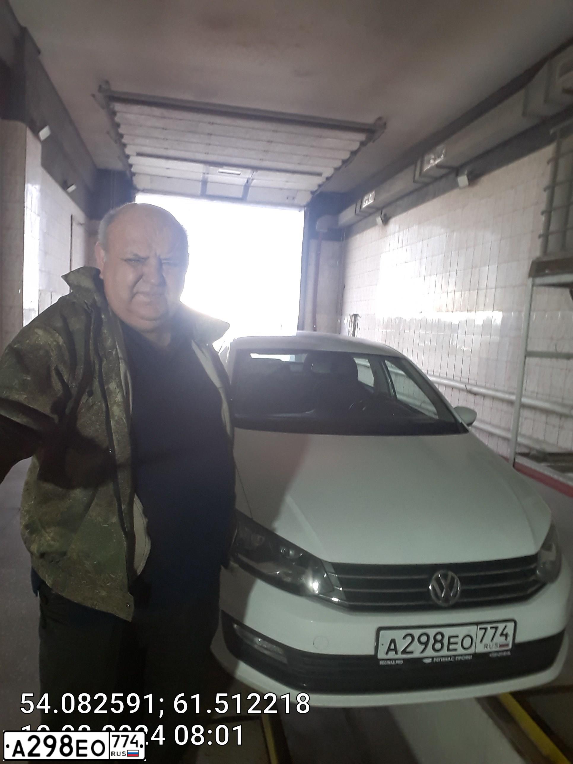 Фото автомобиля VOLKSWAGEN POLO, 2016 — госномер В800ОО174. Цвет: Белый
