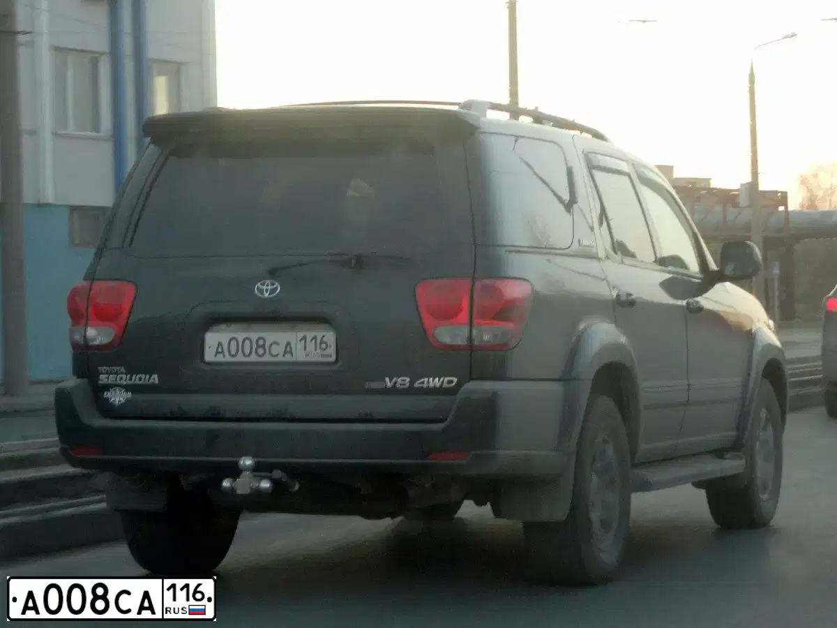 Фото автомобиля TOYOTA SEQUOIA, 2007 — госномер А008СА116. Цвет: ЧЕРНЫЙ