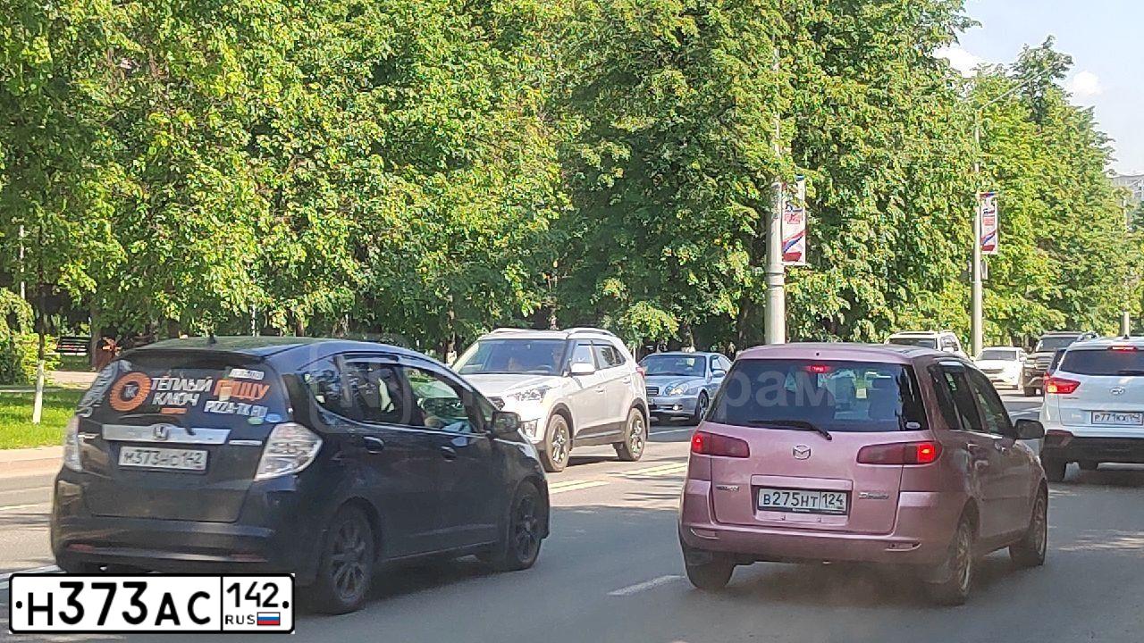 Фото автомобиля HYUNDAI IX35, 2011 — госномер Н373АС142. Цвет: СИНИЙ