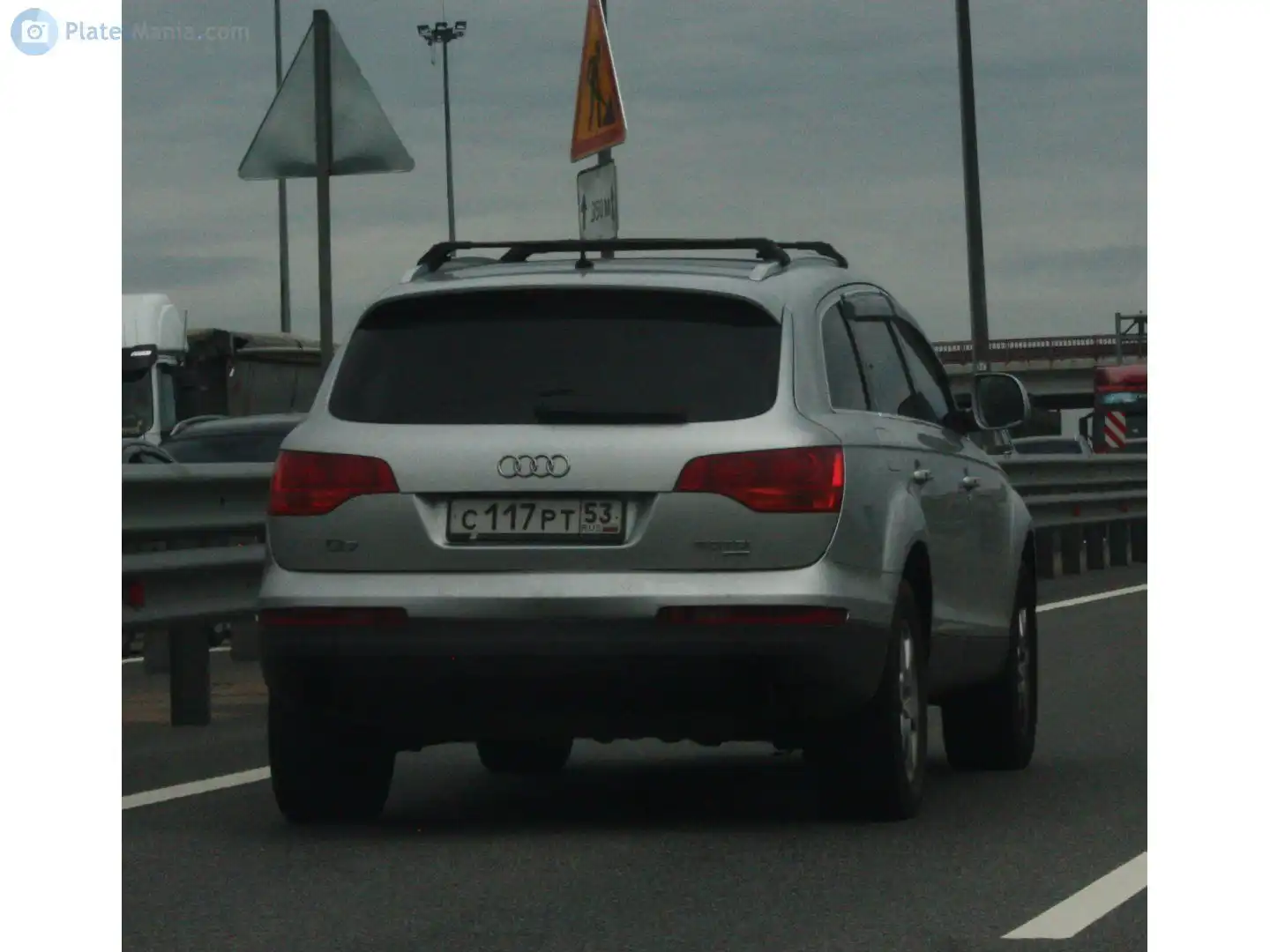 Фото автомобиля AUDI Q7, 2006 — госномер К876ЕМ147. Цвет: СЕРЕБРИСТЫЙ