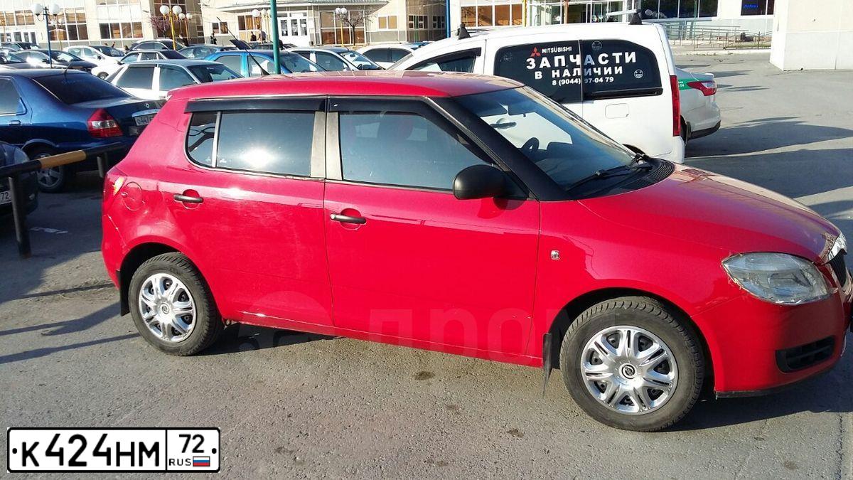 Фото автомобиля SKODA FABIA, 2008 — госномер Т800ХВ72. Цвет: Красный