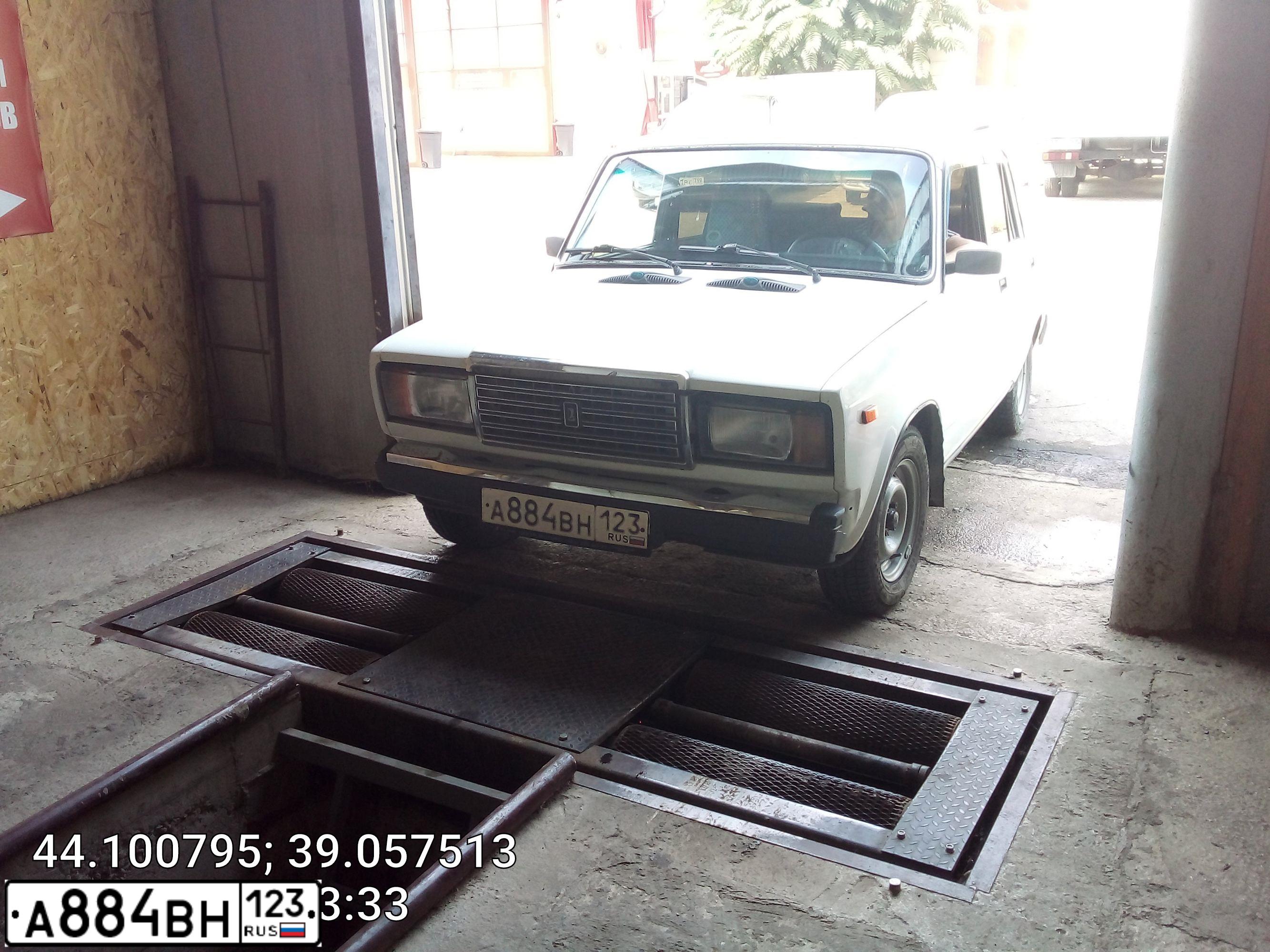 Фото автомобиля LADA 2107, 2011 — госномер А884ВН123. Цвет: ЯРКО-БЕЛЫЙ