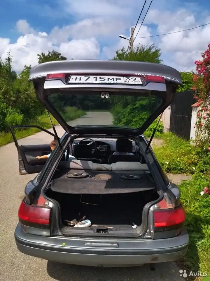 Фото автомобиля TOYOTA COROLLA, 1988 — госномер Е399СМ790. Цвет: СЕРЫЙ