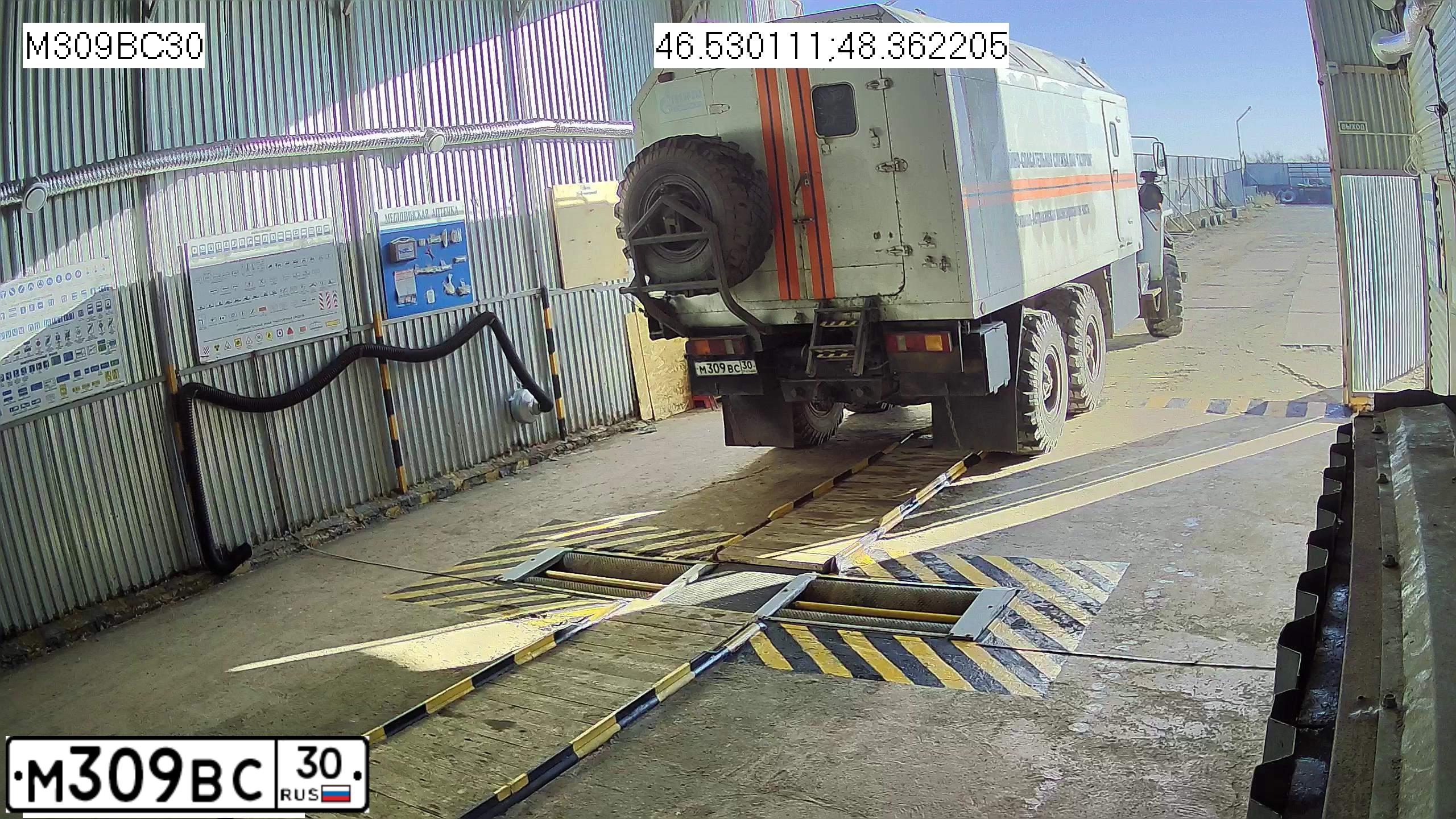 Фото автомобиля URAL 4320 /6X6/, 2005 — госномер М309ВС30. Цвет: ГОСТ 50574-2002 СХЕМА А3
