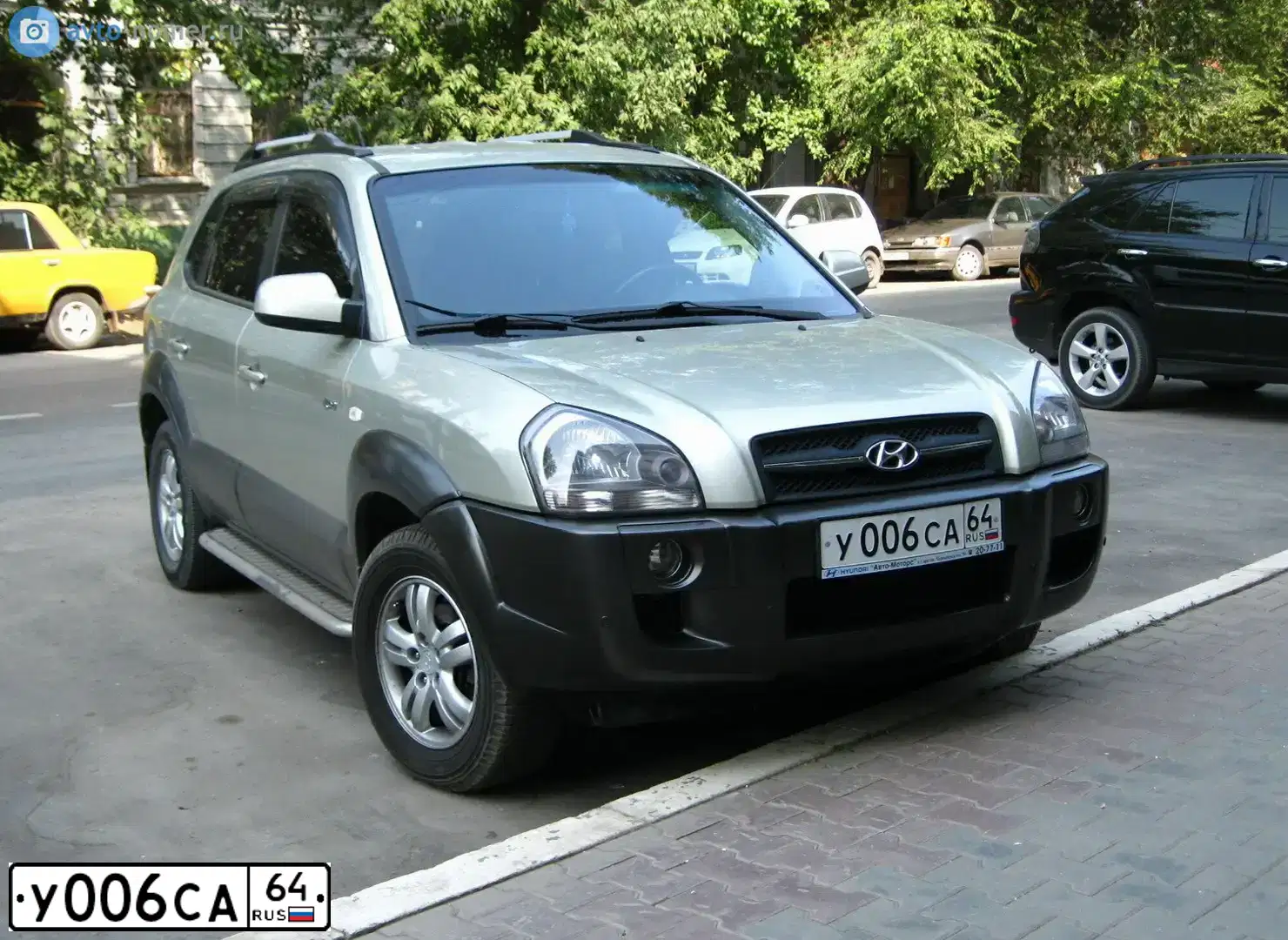 Фото автомобиля LANDROVER FREELANDER, 2011 — госномер У006СА64. Цвет: ЧЕРНЫЙ