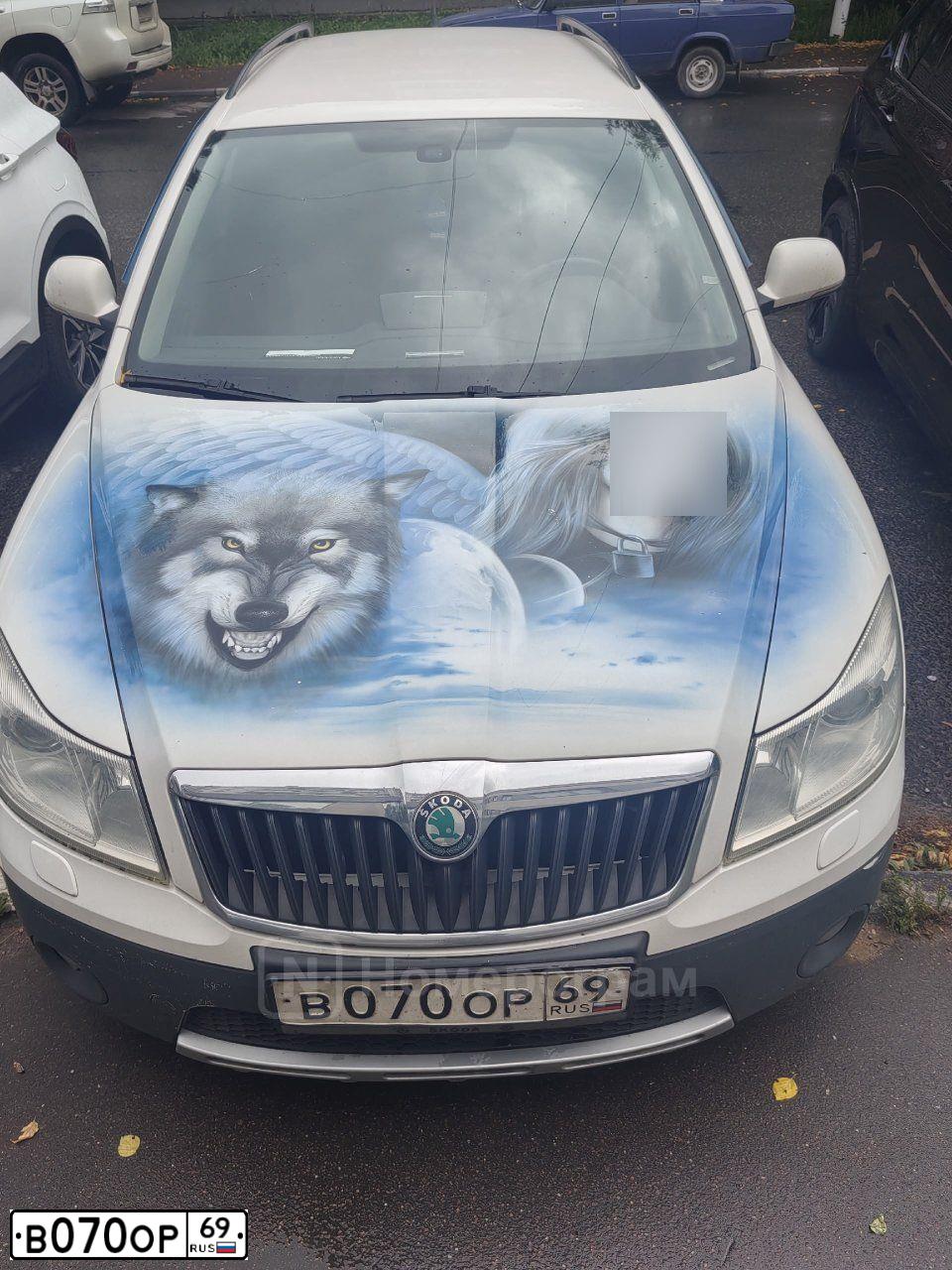 Фото автомобиля SKODA OCTAVIA, 2012 — госномер В070ОР69. Цвет: БЕЛЫЙ