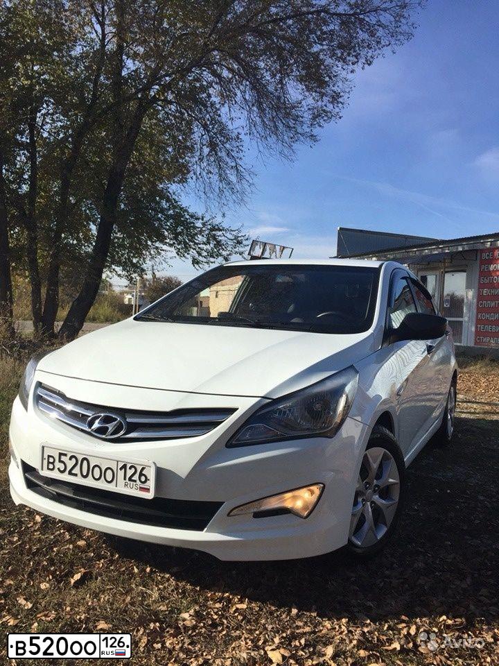 Фото автомобиля HYUNDAI SOLARIS, 2015 — госномер В520ОО126. Цвет: БЕЛЫЙ