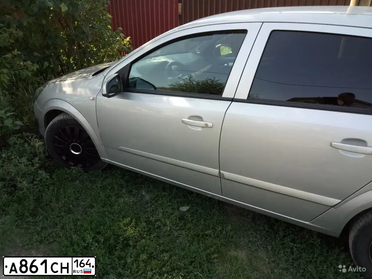 Фото автомобиля OPEL ASTRA, 2008 — госномер М898ЕА123. Цвет: серебристый
