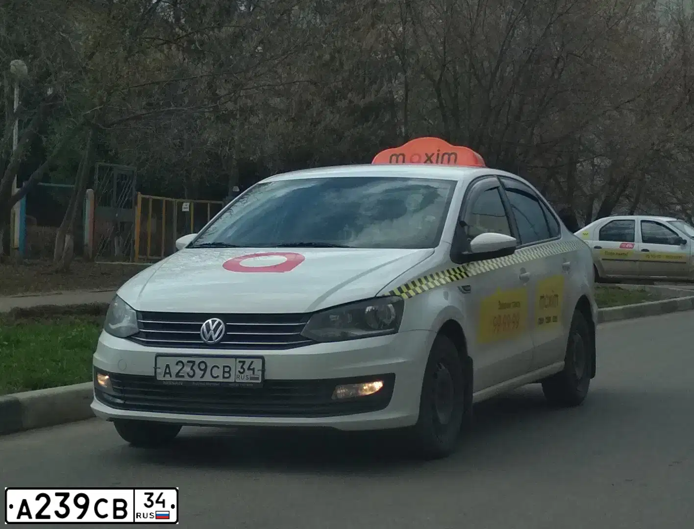 Фото автомобиля VOLKSWAGEN POLO, 2016 — госномер У727КА71. Цвет: Белый