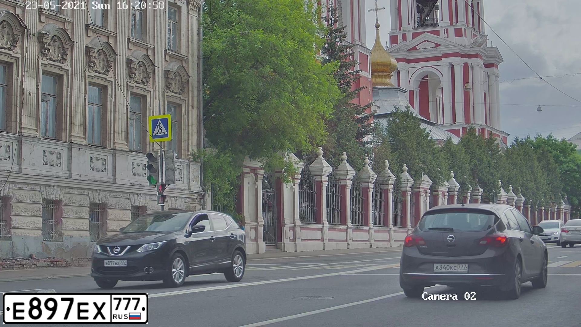Фото автомобиля NISSAN QASHQAI, 2014 — госномер Е897ЕХ777. Цвет: ЧЕРНЫЙ