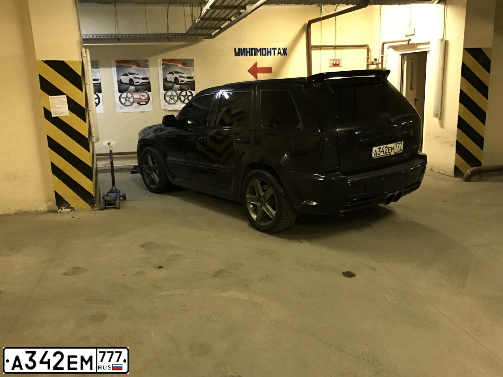 Фото автомобиля JEEP GRAND CHEROKEE, 2007 — госномер Т973ЕУ51. Цвет: ЧЕРНЫЙ