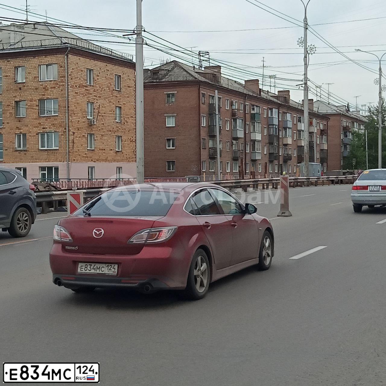 Фото автомобиля MAZDA 6, 2008 — госномер Е834МС124. Цвет: Красный