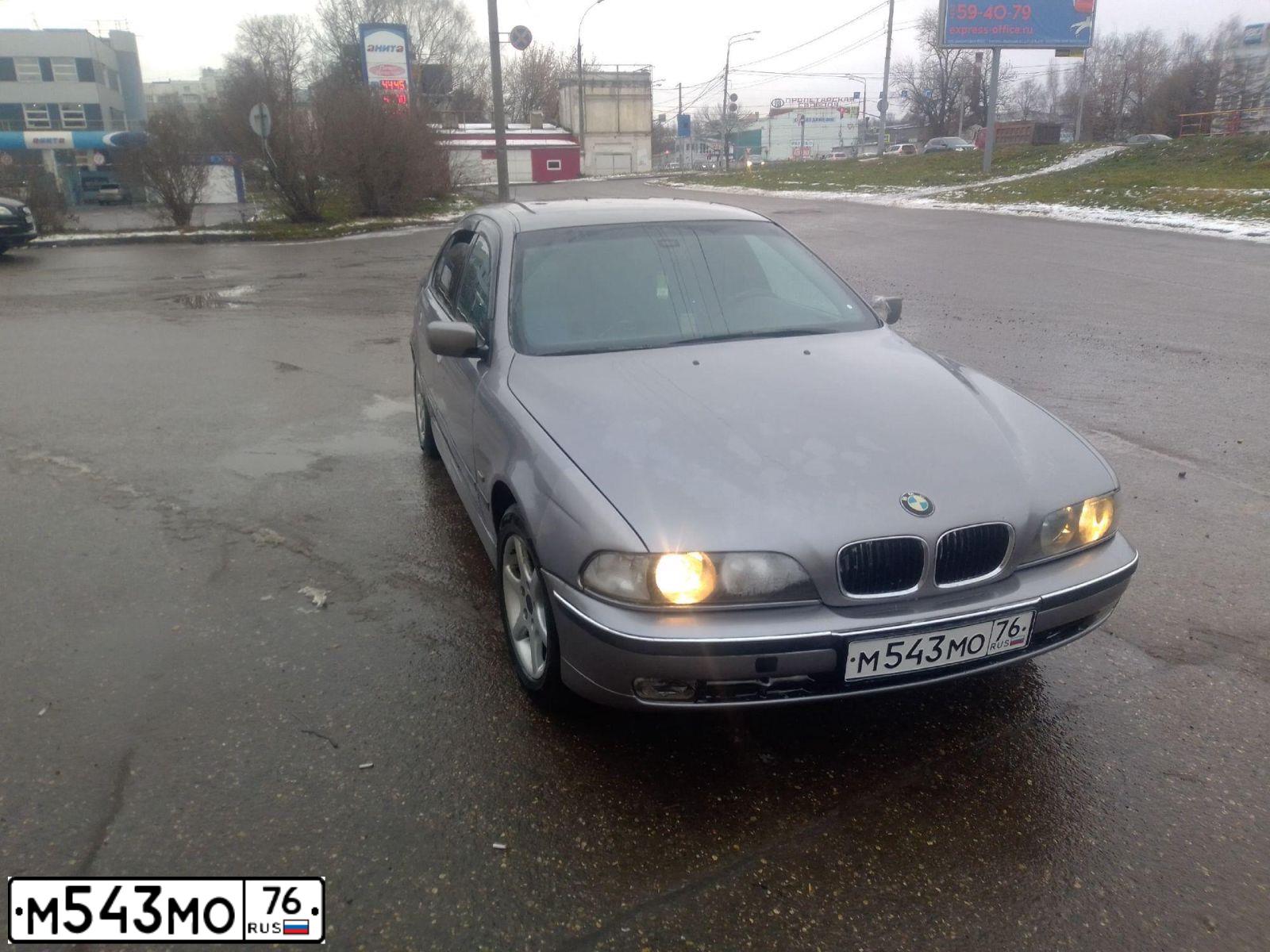 Фото автомобиля BMW 520I, 1999 — госномер Х249ХР790. Цвет: СЕРЫЙ