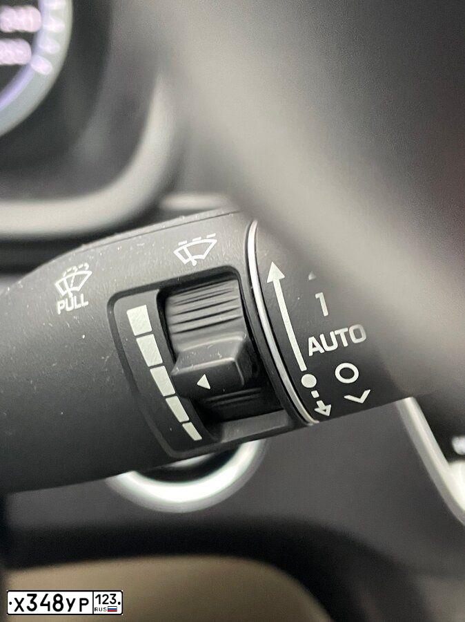 Фото автомобиля HYUNDAI SONATA, 2018 — госномер О090КО01. Цвет: Белый