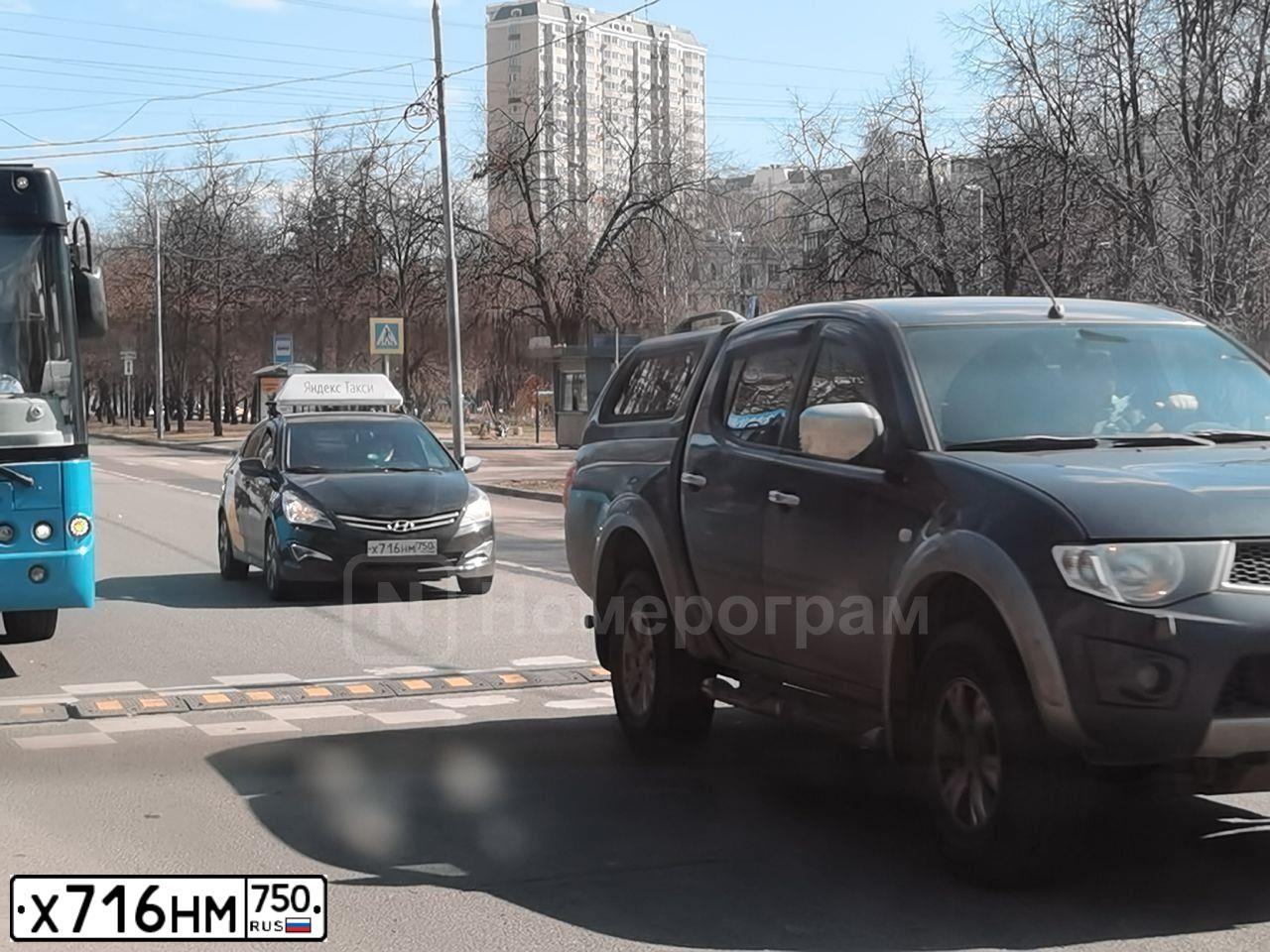 Фото автомобиля HYUNDAI SOLARIS, 2013 — госномер О498РМ196. Цвет: ЧЕРНЫЙ