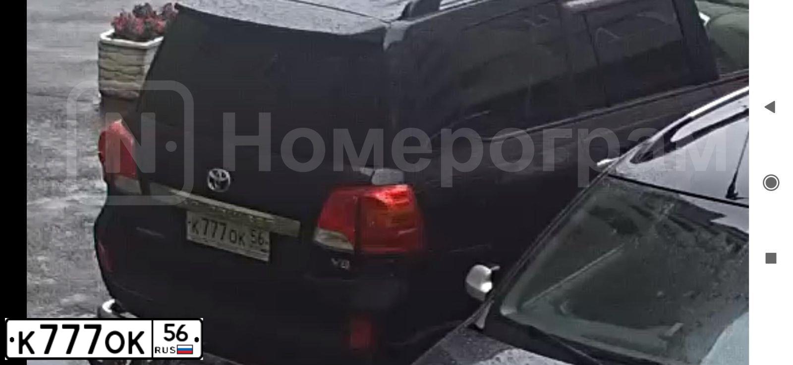 Фото автомобиля TOYOTA LANDCRUISER 200, 2012 — госномер К777ОК56. Цвет: ЧЕРНЫЙ