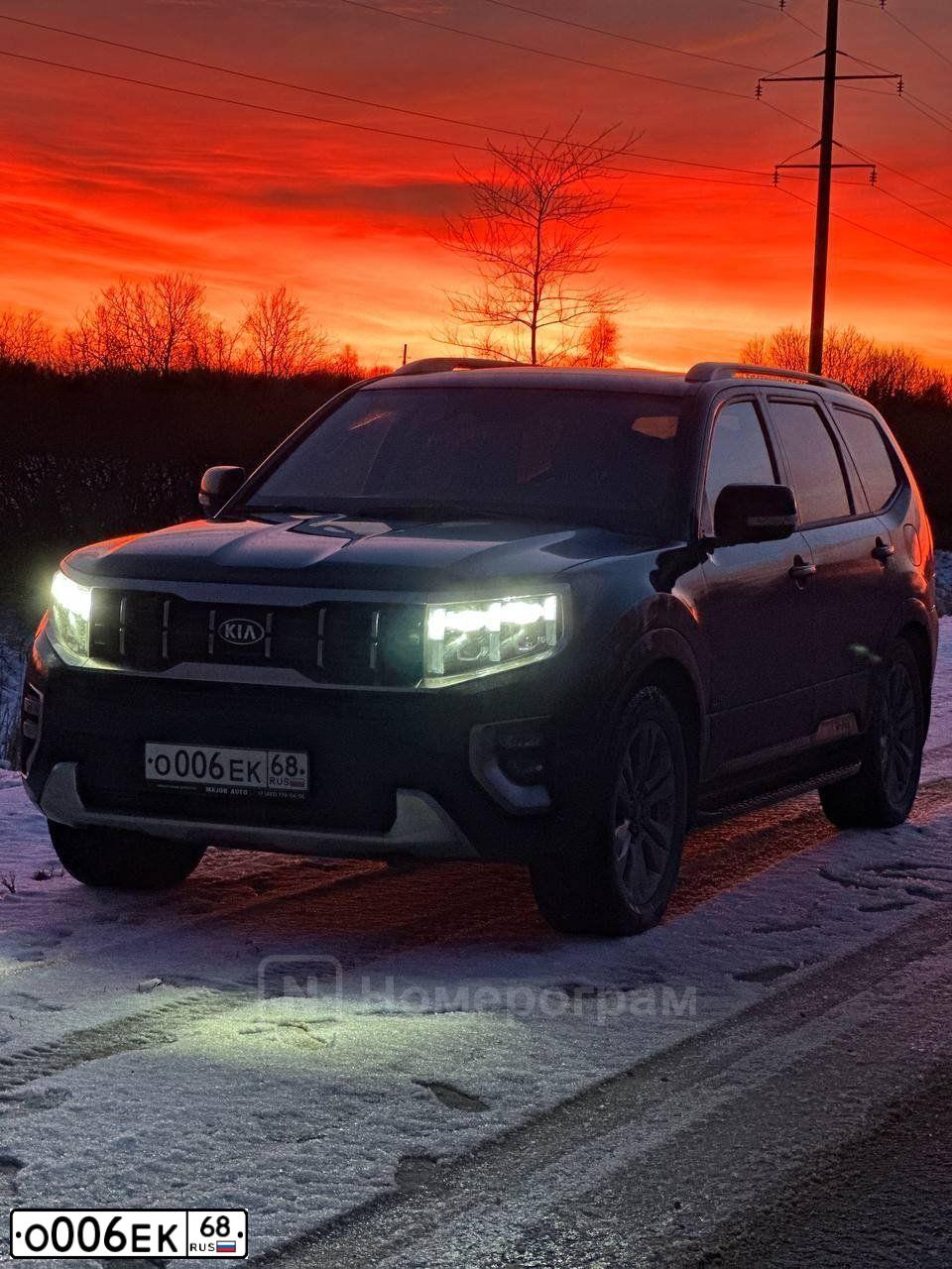 Фото автомобиля KIA MOHAVE / BORREGO, 2020 — госномер О006ЕК68. Цвет: ЧЕРНЫЙ
