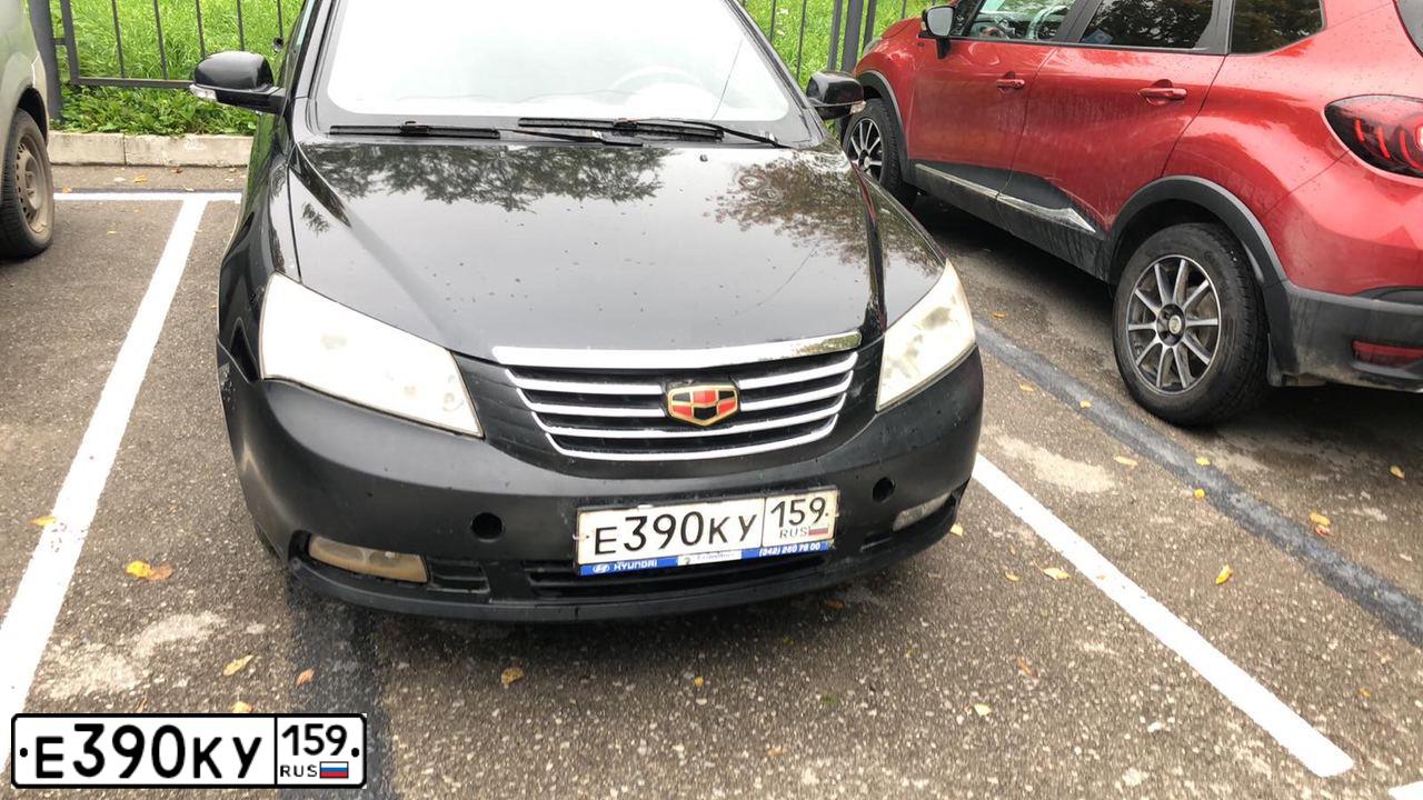 Фото автомобиля GEELY EMGRAND, 2013 — госномер Е390КУ159. Цвет: ЧЕРНЫЙ