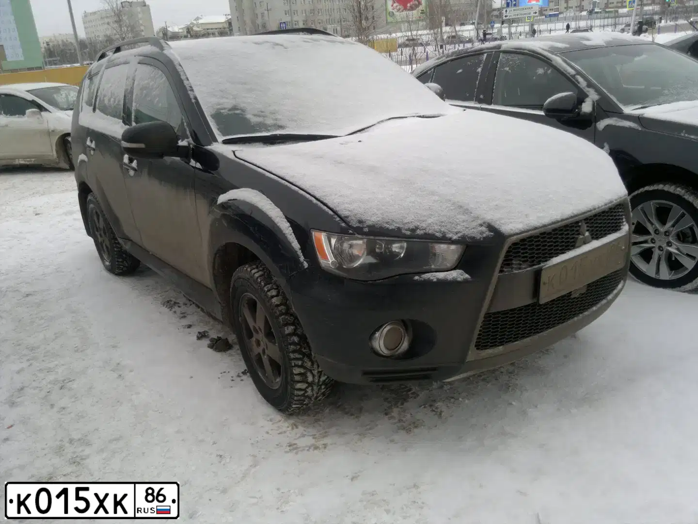 Фото автомобиля MITSUBISHI OUTLANDER, 2011 — госномер К015ХК86. Цвет: ЧЕРНЫЙ