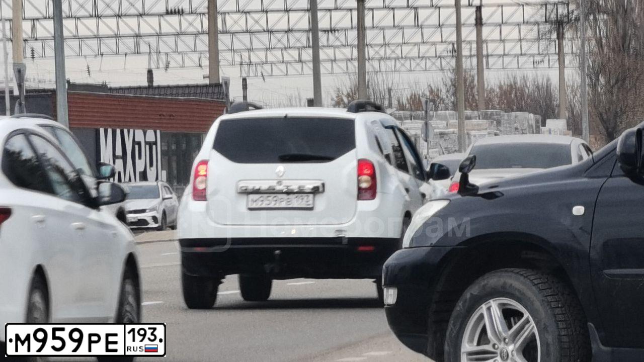 Фото автомобиля BMW X6, 2012 — госномер Х018ТУ31. Цвет: Белый