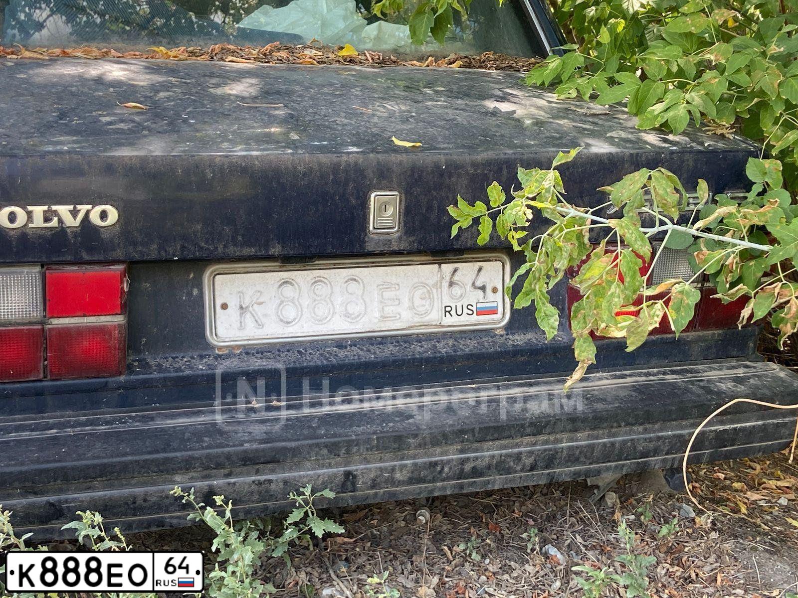 Фото автомобиля VOLVO 740, 1989 — госномер К888ЕО64. Цвет: СИНИЙ