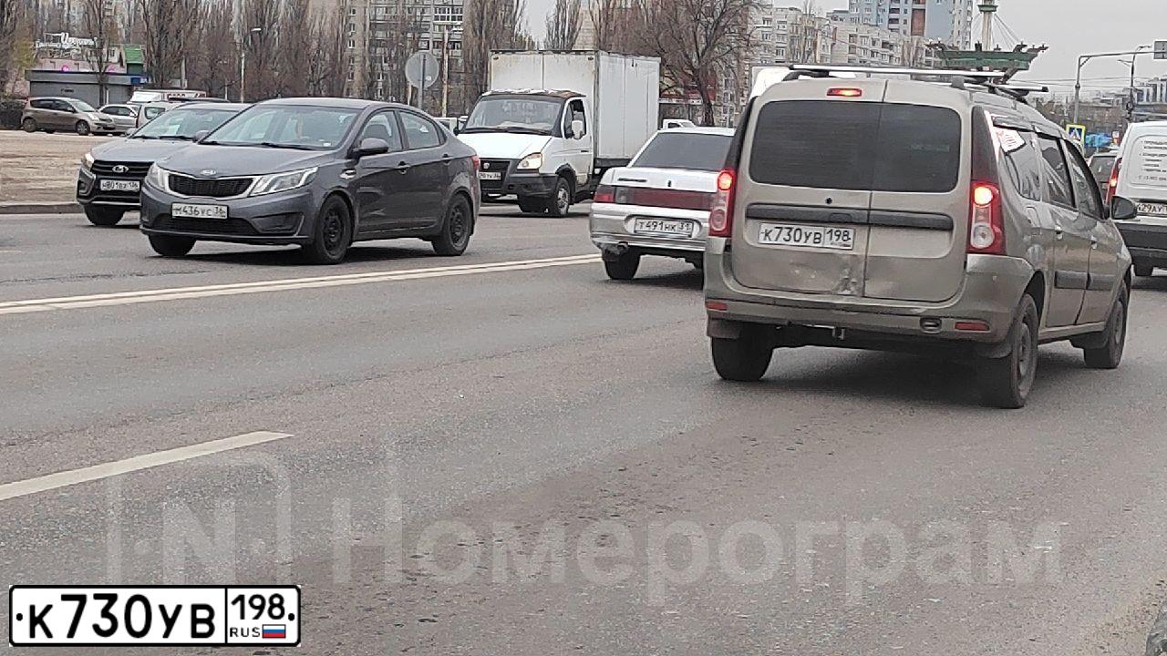Фото автомобиля LADA LARGUS, 2015 — госномер В920КЕ136. Цвет: СЕРО-БЕЖЕВЫЙ