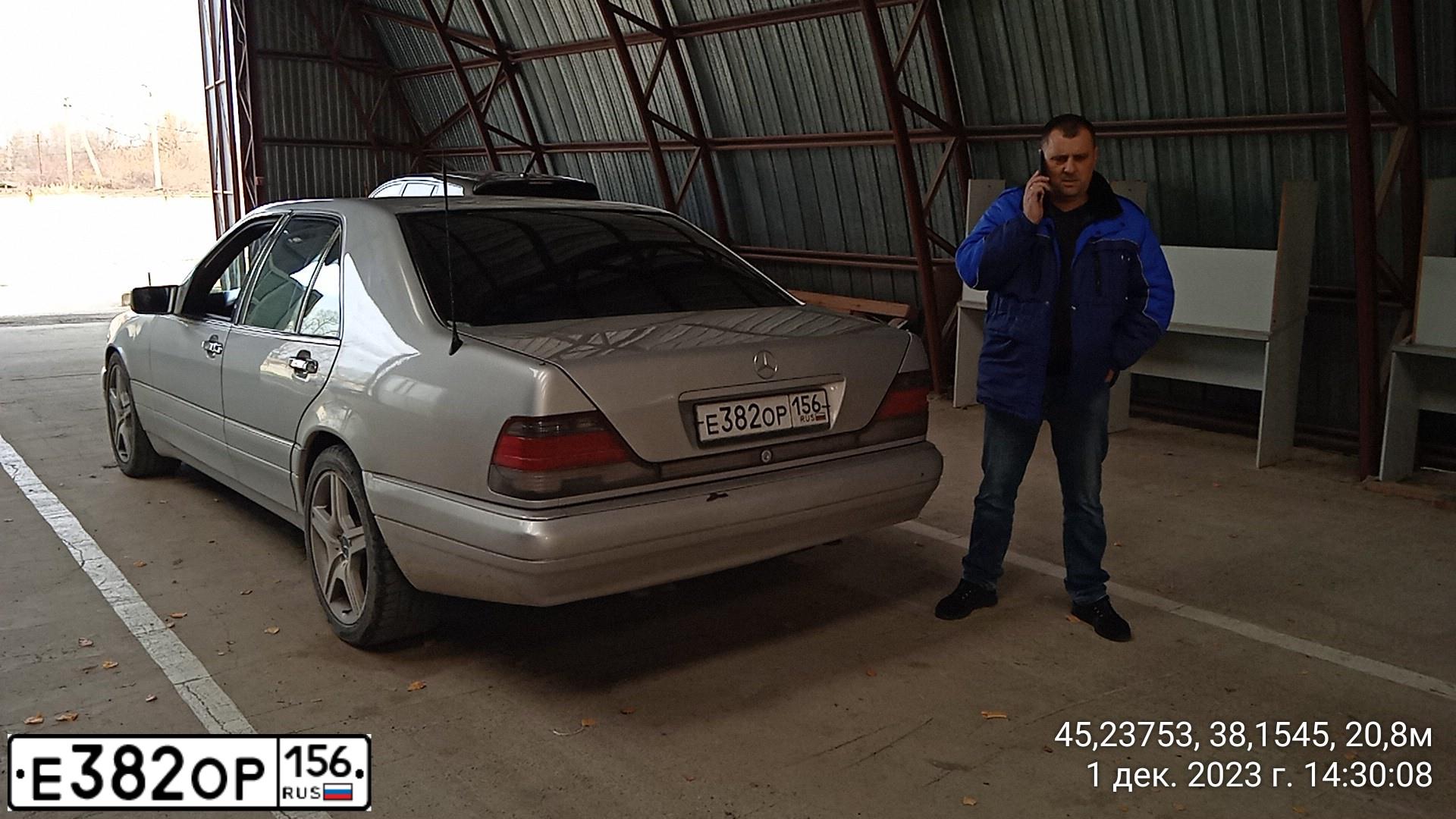 Фото автомобиля MERCEDES S-KLASSE, 1994 — госномер Е382ОР156. Цвет: СВЕТЛО-СЕРЫЙ