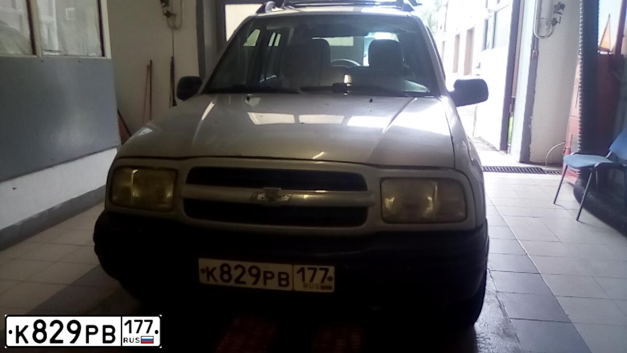 Фото автомобиля CHEVROLET TRACKER, 2001 — госномер К829РВ177. Цвет: СЕРЕБРИСТЫЙ