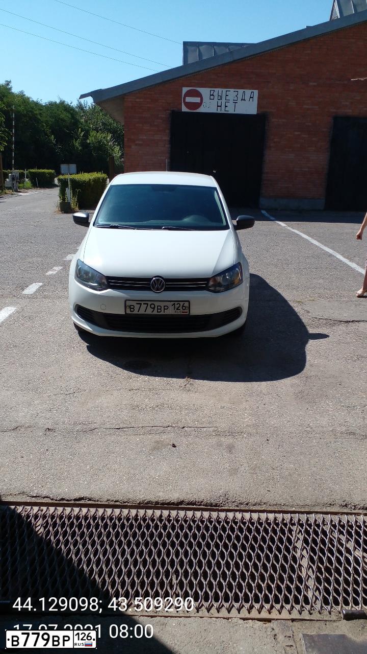 Фото автомобиля VOLKSWAGEN POLO, 2014 — госномер В779ВР126. Цвет: БЕЛЫЙ