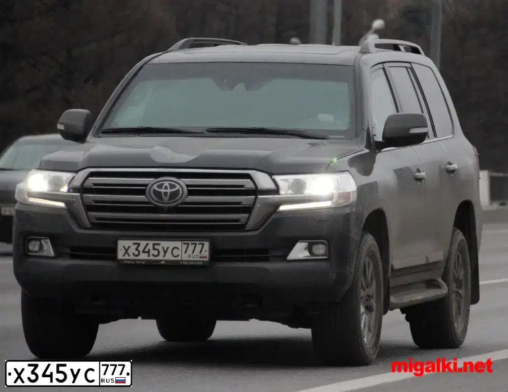 Фото автомобиля LEXUS LX, 2016 — госномер М579НС134. Цвет: ЧЕРНЫЙ