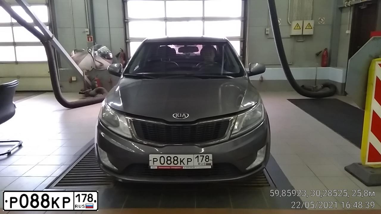 Фото автомобиля KIA RIO, 2014 — госномер М119УЕ67. Цвет: СЕРЫЙ