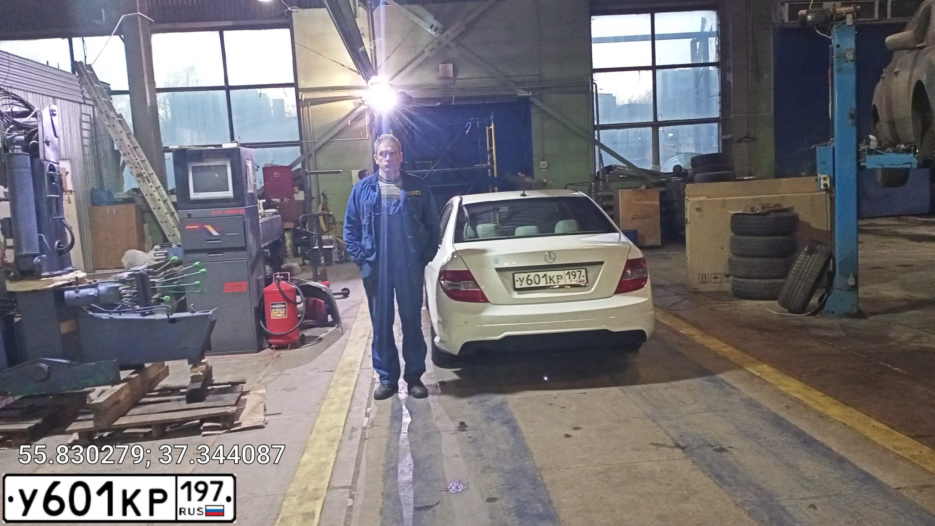 Фото автомобиля MERCEDES C-KLASSE, 2011 — госномер Х575МВ64. Цвет: Белый