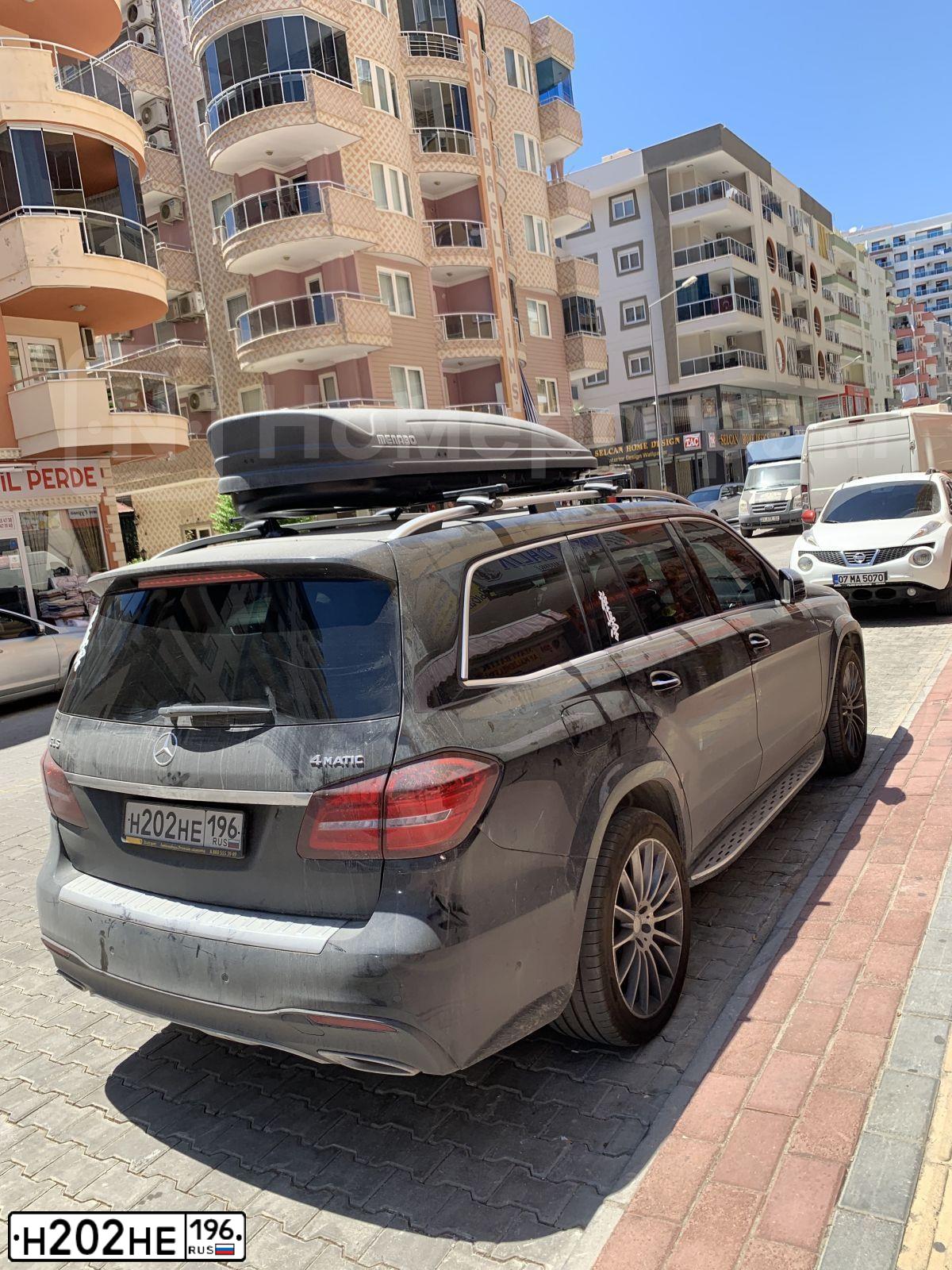 Фото автомобиля TOYOTA YARIS, 2001 — госномер Н856СО124. Цвет: СЕРЫЙ