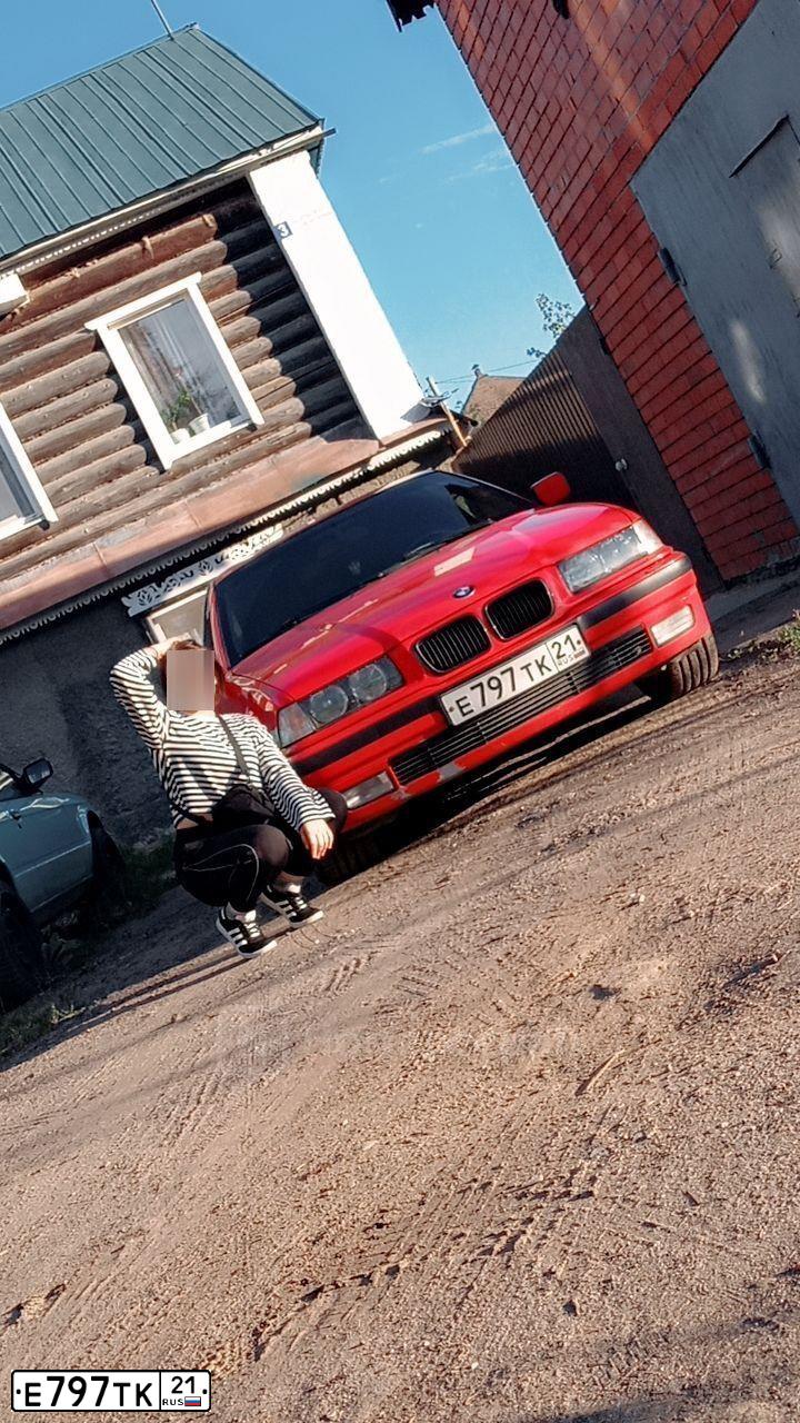 Фото автомобиля BMW SERIE 3, 1997 — госномер В853УВ21. Цвет: Красный
