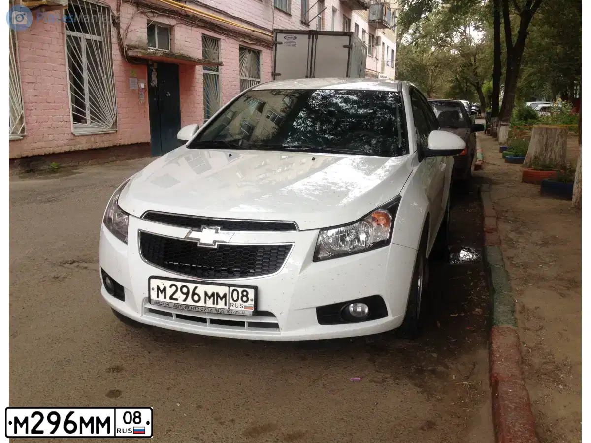 Фото автомобиля CHEVROLET CRUZE, 2012 — госномер Е143ЕУ08. Цвет: Белый