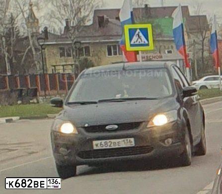 Фото автомобиля FORD FOCUS, 2008 — госномер К682ВЕ136. Цвет: ЧЕРНЫЙ