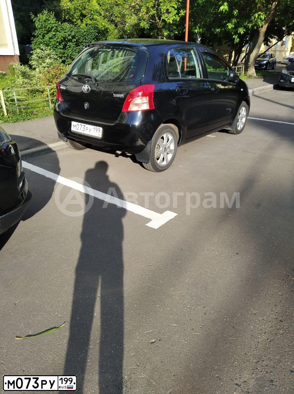 Фото автомобиля TOYOTA YARIS, 2008 — госномер С164ОЕ05. Цвет: ЧЕРНЫЙ