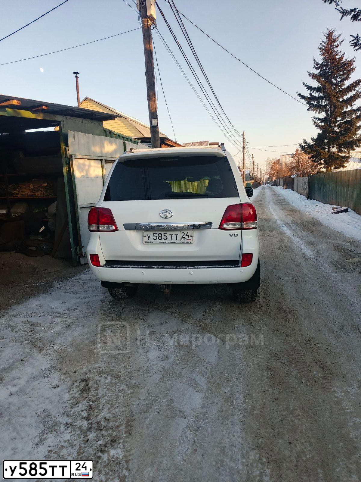 Фото автомобиля TOYOTA LANDCRUISER, 2006 — госномер Х860НН124. Цвет: ЧЕРНЫЙ