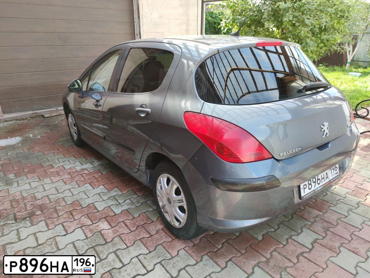 Фото автомобиля PEUGEOT 308, 2008 — госномер А070СО96. Цвет: ТЕМНО-СЕРЫЙ