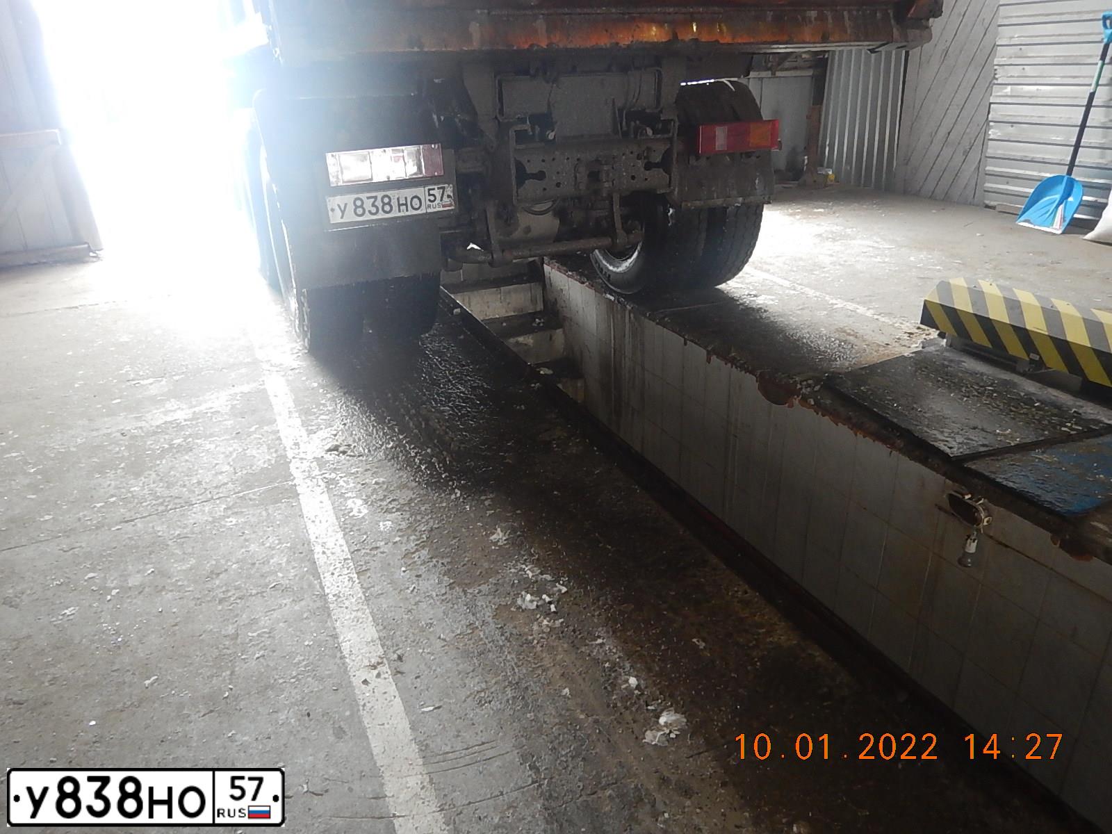 Фото автомобиля MAZ 5516 /6X4/, 2006 — госномер О644РК46. Цвет: Белый