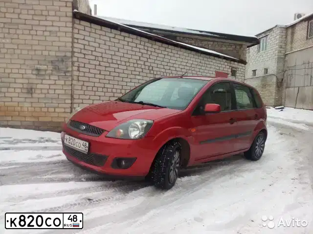 Фото автомобиля FORD FIESTA / ASPIRE, 2008 — госномер К820СО48. Цвет: КРАСНЫЙ