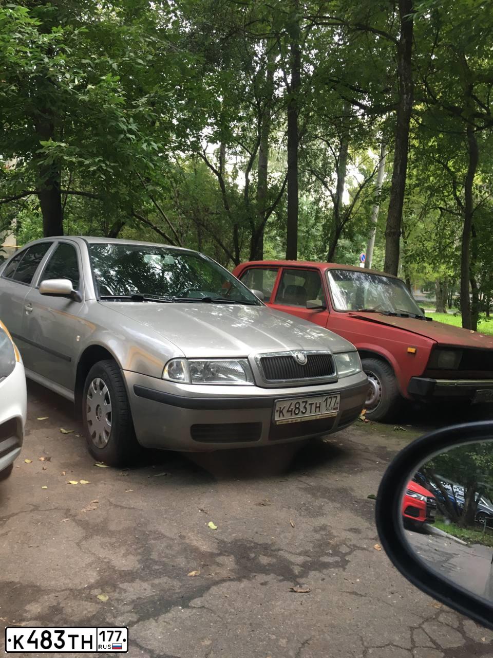 Фото автомобиля SKODA OCTAVIA, 2007 — госномер Х937УВ799. Цвет: СЕРЫЙ