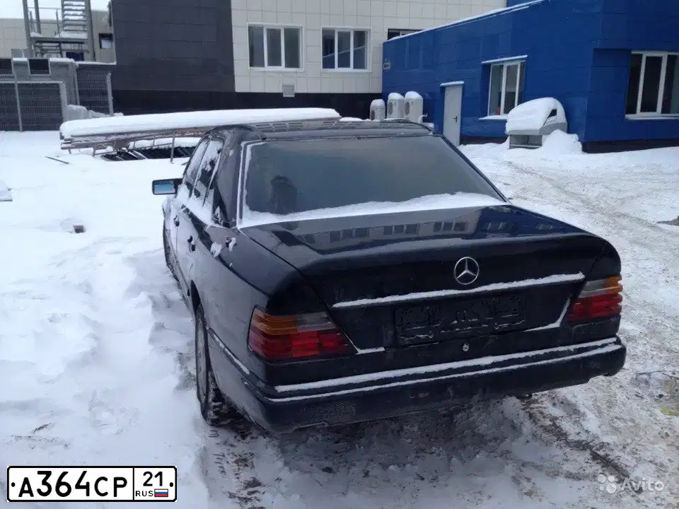 Фото автомобиля MERCEDES E-KLASSE, 1988 — госномер А364СР21. Цвет: ЧЕРНЫЙ
