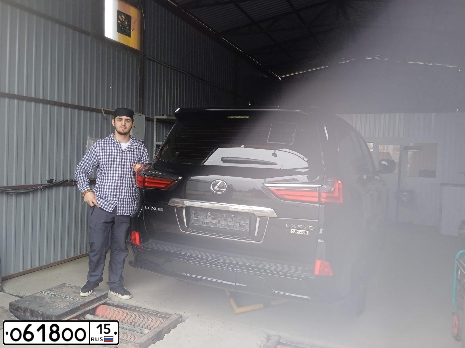 Фото автомобиля LEXUS LX, 2018 — госномер О618ОО15. Цвет: ЧЕРНЫЙ