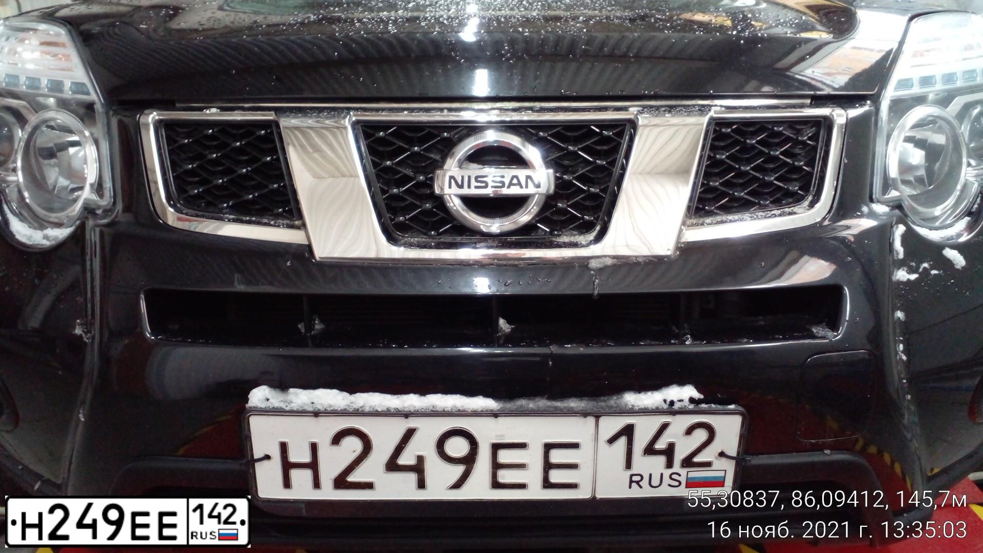 Фото автомобиля NISSAN X-TRAIL, 2014 — госномер К077ОЕ142. Цвет: ЧЕРНЫЙ