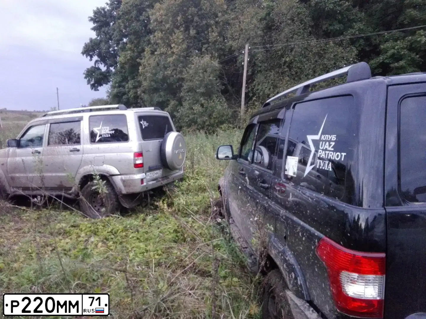 Фото автомобиля UAZ 3163 PATRIOT, 2014 — госномер Р220ММ71. Цвет: Серебристо-желтый метал